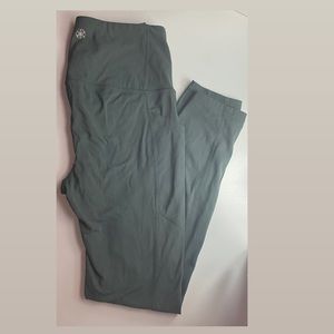 Used Turquoise leggings. The brand is Gaiam. They are a size small.